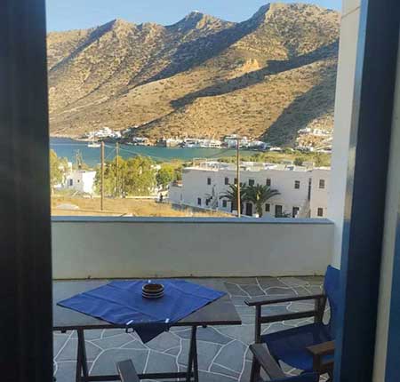 Τρίκλινο δωμάτιο με θέα στη θάλασσα