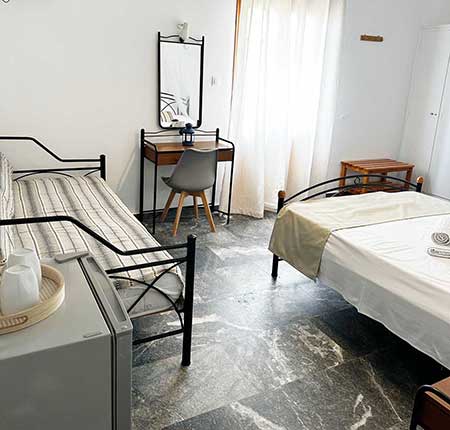 Τρίκλινο δωμάτιο με θέα στη θάλασσα