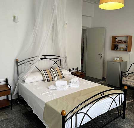 Τρίκλινο δωμάτιο με θέα στη θάλασσα