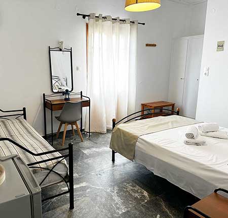 Τρίκλινο δωμάτιο με θέα στη θάλασσα