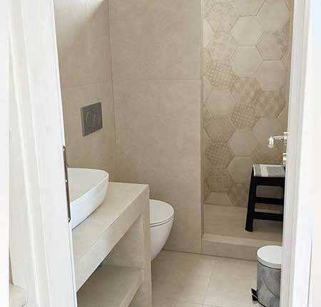 Τρίκλινο δωμάτιο με θέα στη θάλασσα