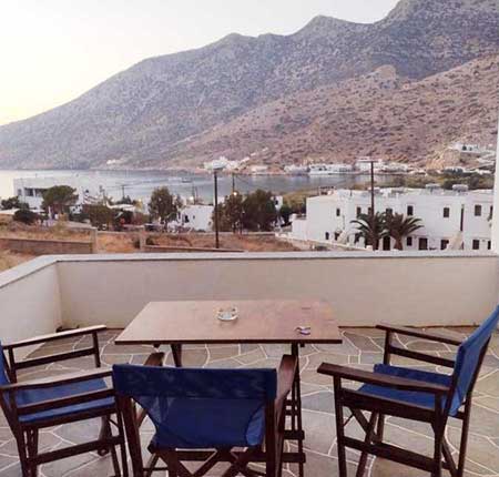 Τρίκλινο δωμάτιο με θέα στη θάλασσα