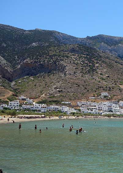 Η παραλία των Καμαρών στη Σίφνο